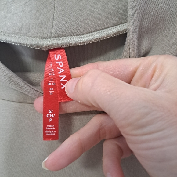 Spanx Air Essentials Mock Meck Beige Small - Picture 4 of 5